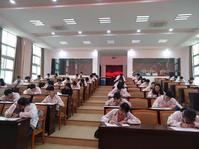 初三毕业男孩子学什么专业好(男孩子中考毕业学什么专业)