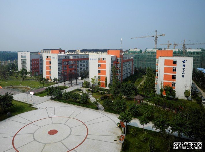 成都铁路卫生学校是私立还是公立(成都铁路卫生学校宿舍照片)