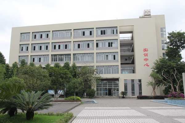 国外技工收入排名_技工学校排名_福建省技工师学校