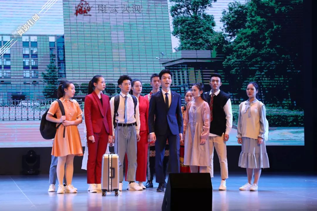 成都大河艺术培训学校学费(成都新锐艺术培训学校学费)