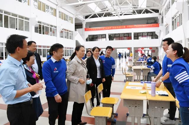 成都工贸职业技术学院学费(成都市工业职业技术学校财贸校区)