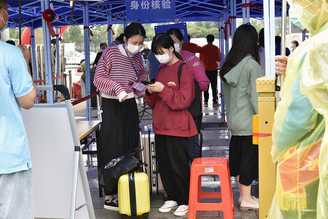 成都工贸职业技术学院学费(成都市工业职业技术学校财贸校区)