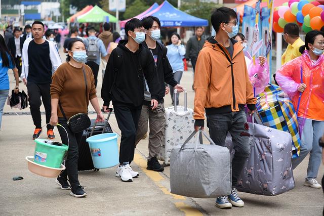 成都工贸职业技术学院学费(成都市工业职业技术学校财贸校区)