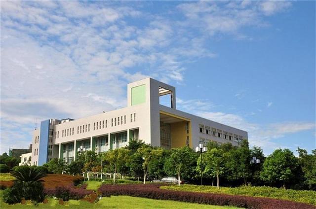 重庆哪所职业学校比较好(襄阳市哪所职业学校比较好)