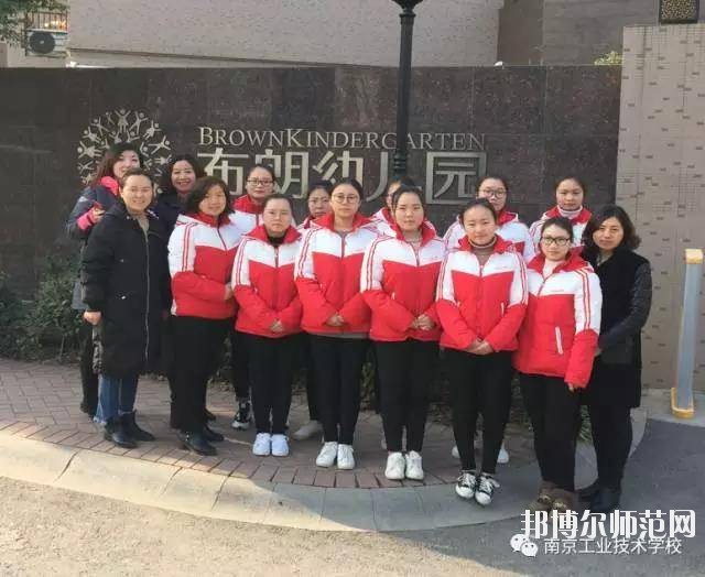 初中毕业去哪里读幼师(幼师学校要学几年)