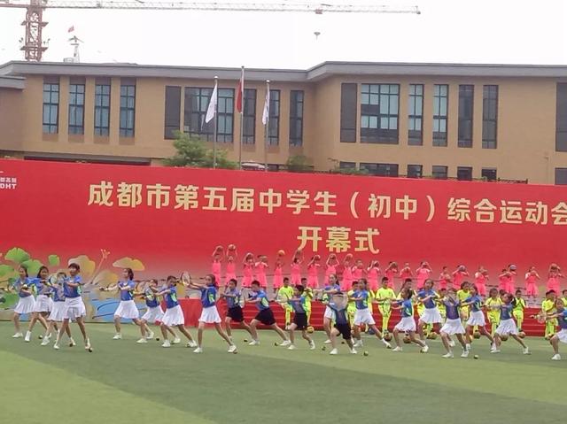 成都新华电脑学校可靠吗(成都新华电脑学校是公立还是私立的)