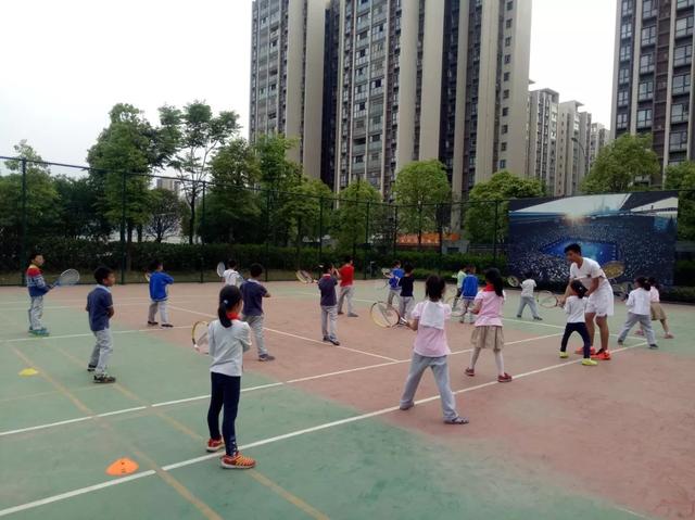 成都新华电脑学校可靠吗(成都新华电脑学校是公立还是私立的)