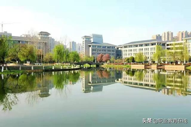 成都市第二卫生学校(成都市铁路卫生学校学费)