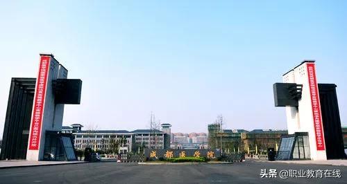 成都市第二卫生学校(成都市铁路卫生学校学费)