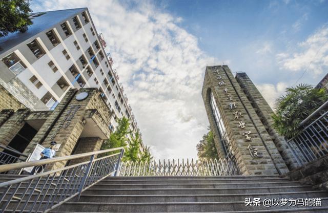 重庆职业技术学校哪个好(重庆商务职业技术学校)