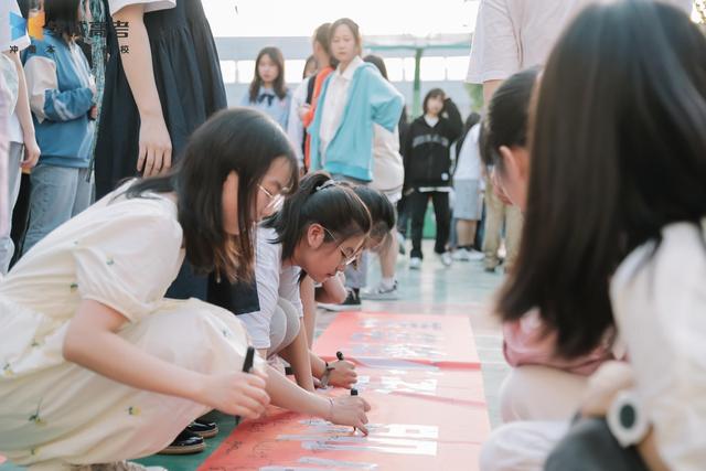 成都封闭式学校有哪些(成都全封闭式学校)