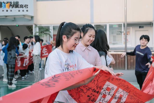 成都封闭式学校有哪些(成都全封闭式学校)