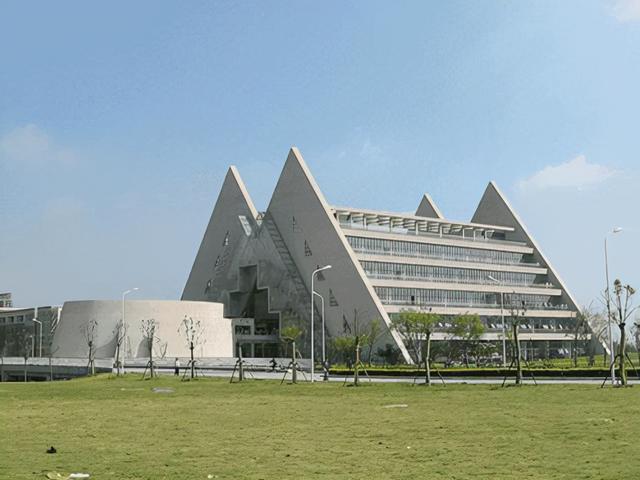 重庆大学环境艺术设计(重庆大学环境艺术设计研究生有室内方向嘛)