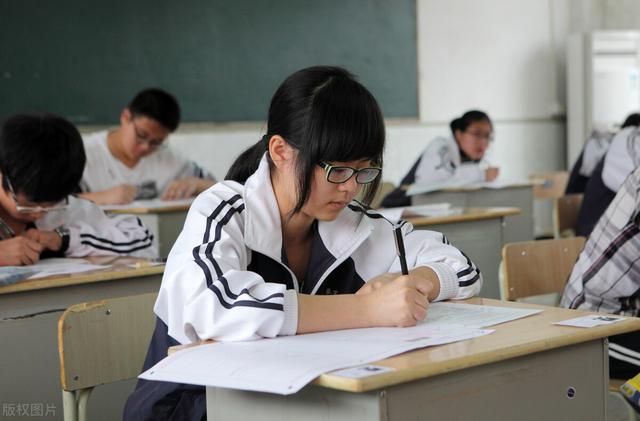 上职高好还是上技校好(中专和职高哪个好)