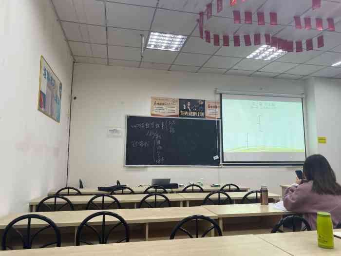 关于重庆学设计的培训学校的信息