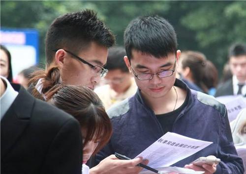 中考女生报考什么专业好(中考女生学什么专业比较好)