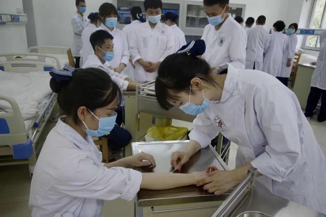关于成都华西卫校是公办还是民办的信息