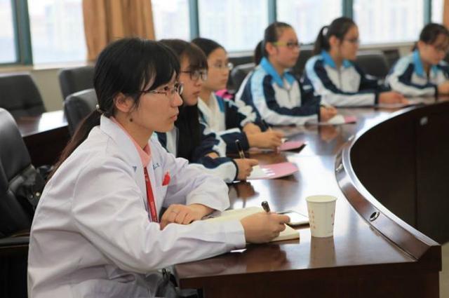 成都华西卫校怎么样(成都华西卫校是公办还是民办)