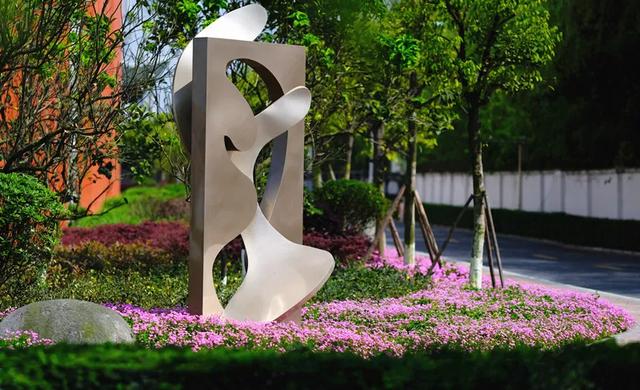 成都铁路卫生学校学费标准(成都铁路卫生职业学校官网)