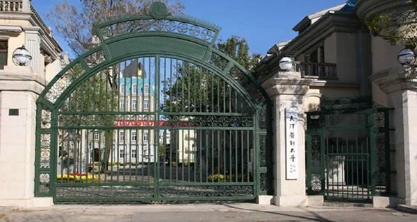 包含初中毕业想学高护哪个学校好的词条