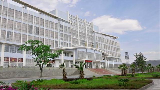 四川高铁学校好不好(四川高铁乘务员专业的学校有哪些)