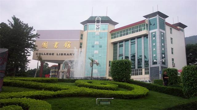 四川高铁学校好不好(四川高铁乘务员专业的学校有哪些)