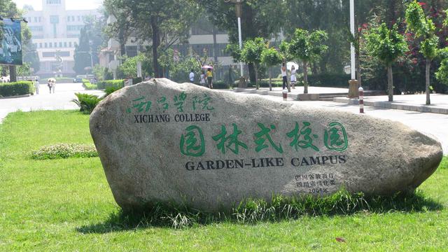 四川高铁学校好不好(四川高铁乘务员专业的学校有哪些)