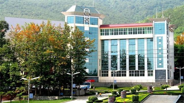 四川高铁学校好不好(四川高铁乘务员专业的学校有哪些)