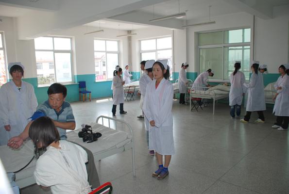 关于成都护理学校学费的信息