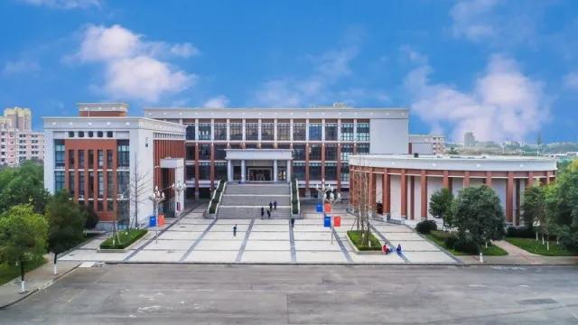 成都职业技术学校航空专业(成都航空职业技术学校学费多少钱)