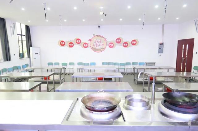 成都市职业高级中学(成都市职业高级中学校)