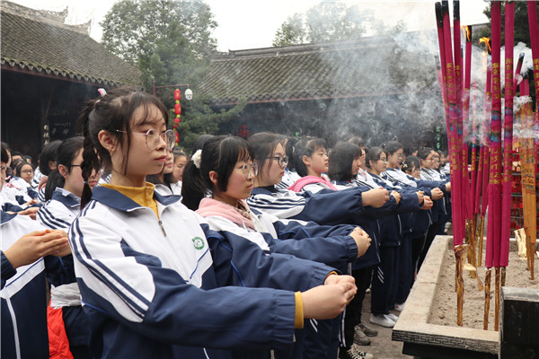 眉山旅游学校(峨眉山市旅游学校图片)