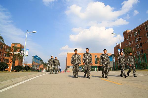 成都机械高级技工学校图片