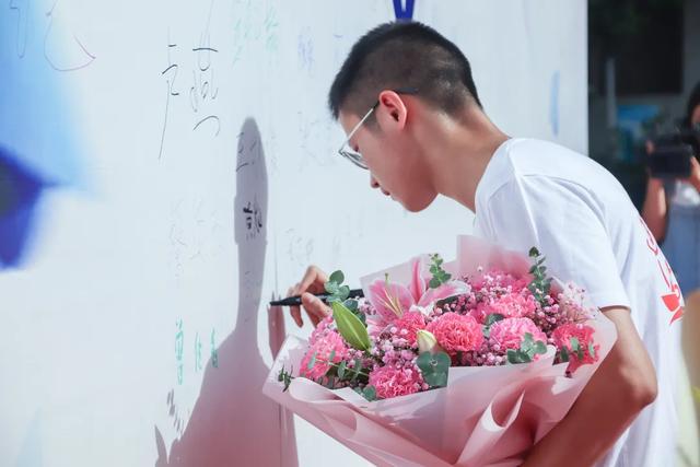 成都电子信息学校(成都电子信息学校学费)