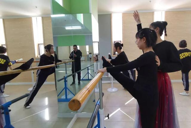 东胜区职业高中学校(杭州职业高中有哪些学校)