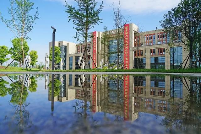 德阳城市轨道交通职业学校(德阳城市轨道交通职业学校贴吧)