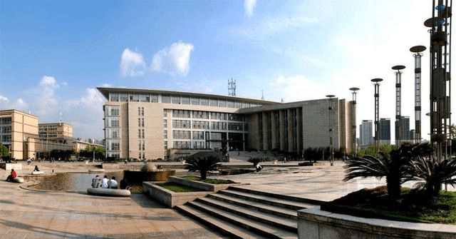 四川广汉航空学院学费(四川广汉航空飞行学院)