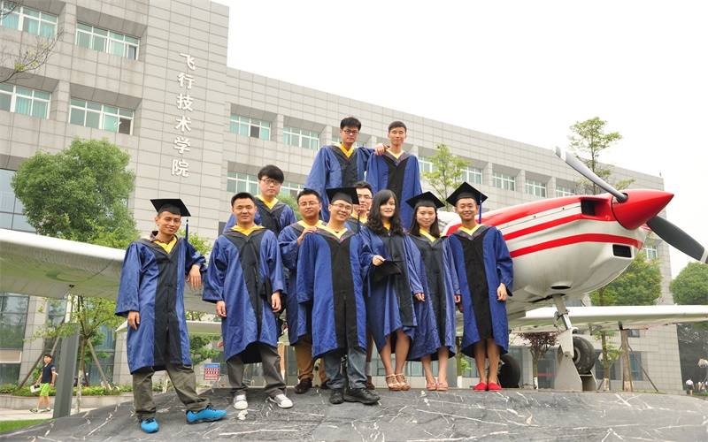 四川广汉航空学院学费(四川广汉航空飞行学院)