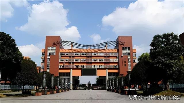 成都周围的职业学校(成都华商理工职业学校)