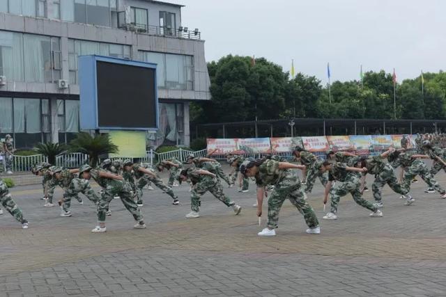 成都石化工业学校(成都石化工业学校南校区)