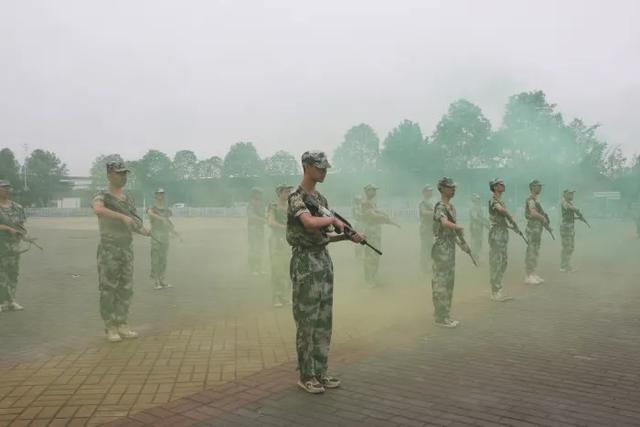 成都石化工业学校(成都石化工业学校南校区)