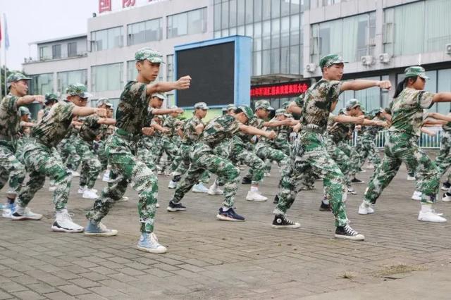 成都石化工业学校(成都石化工业学校南校区)