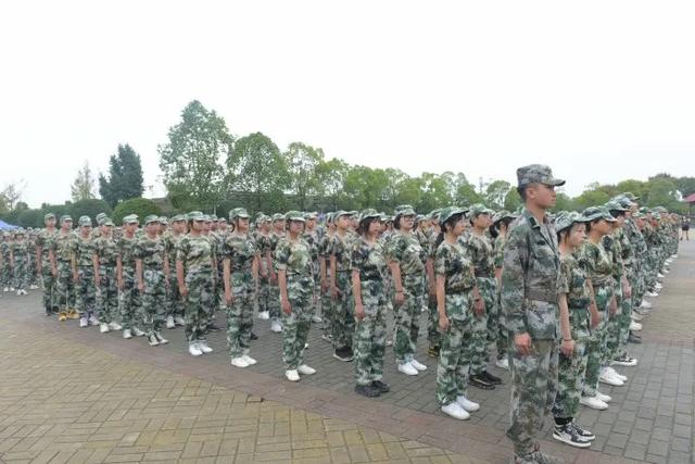成都石化工业学校(成都石化工业学校南校区)