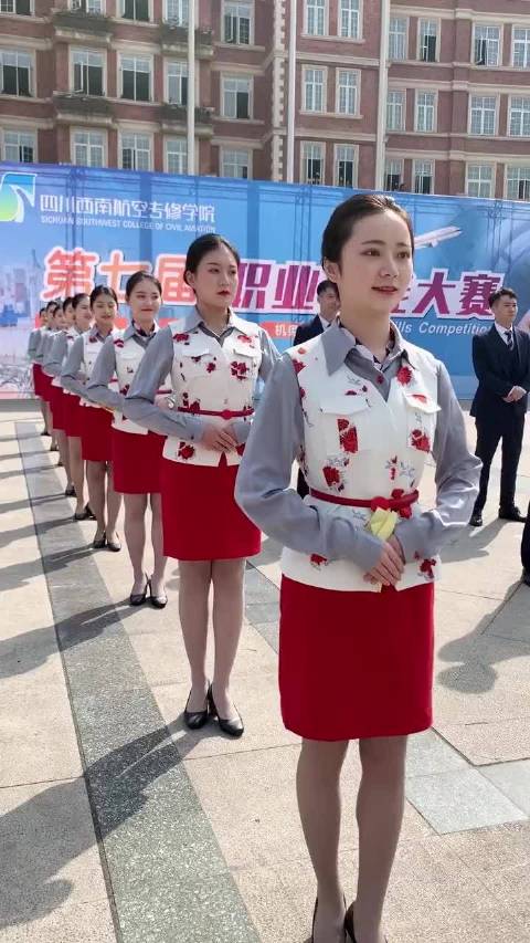 四川空乘学校学费(四川最好的空乘学校)