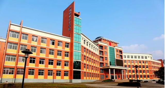 四川高铁乘务学校哪个好(四川高铁乘务专业的学校)