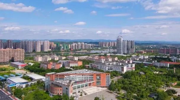 四川高铁乘务学校哪个好(四川高铁乘务专业的学校)