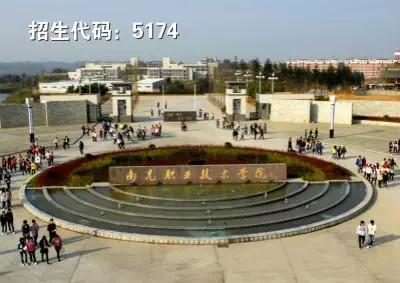 四川高铁乘务学校哪个好(四川高铁乘务专业的学校)