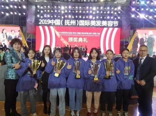 成都女子职业技术学校(成都航空职业技术学校)