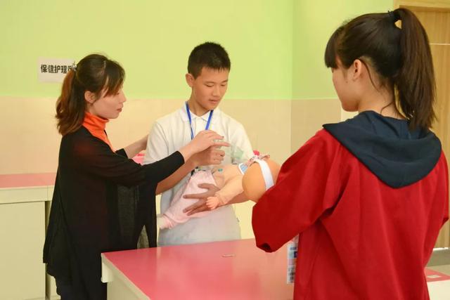 成都女子职业技术学校(成都航空职业技术学校)
