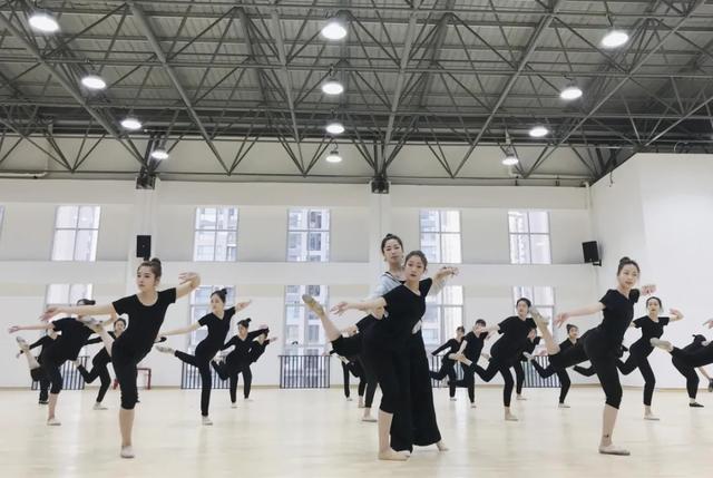 成都女子职业技术学校(成都航空职业技术学校)